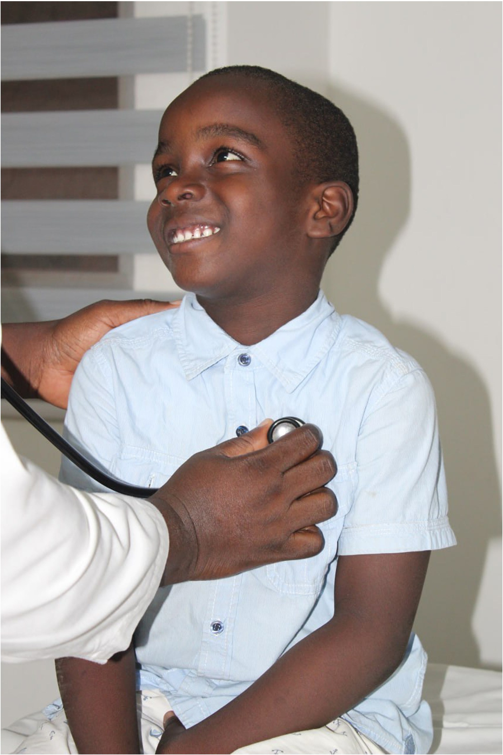 un enfant pendant une consultation pediatrique